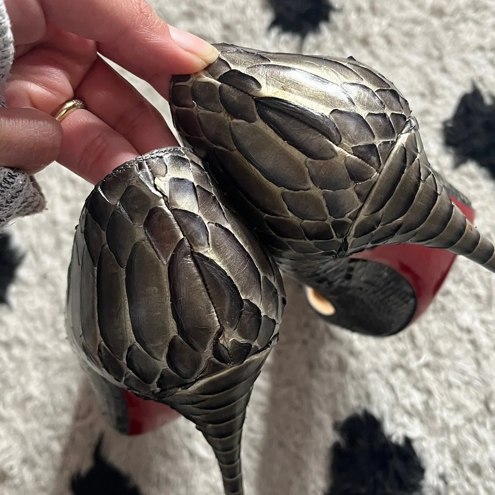 Christian Louboutin size 37.5 Elegant Snake Print Women's Heels